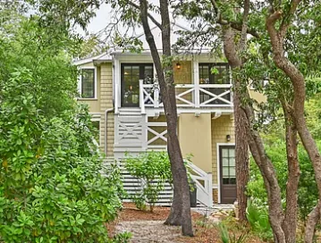 Carriage house among the oaks