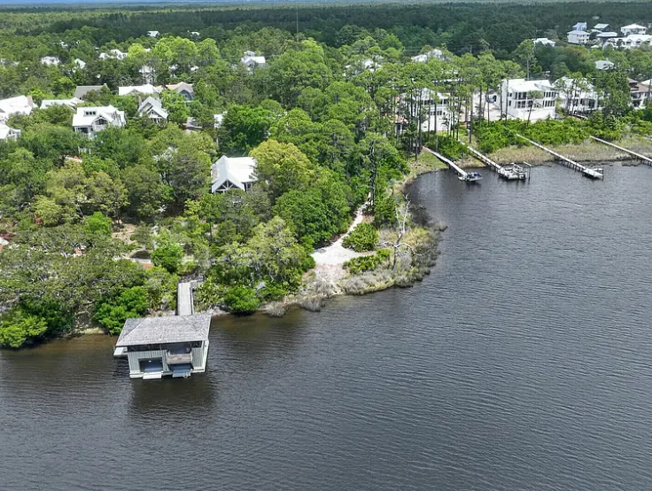 A community boathouse on Draper Lake