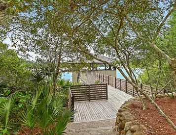 The boardwalk down to the lake